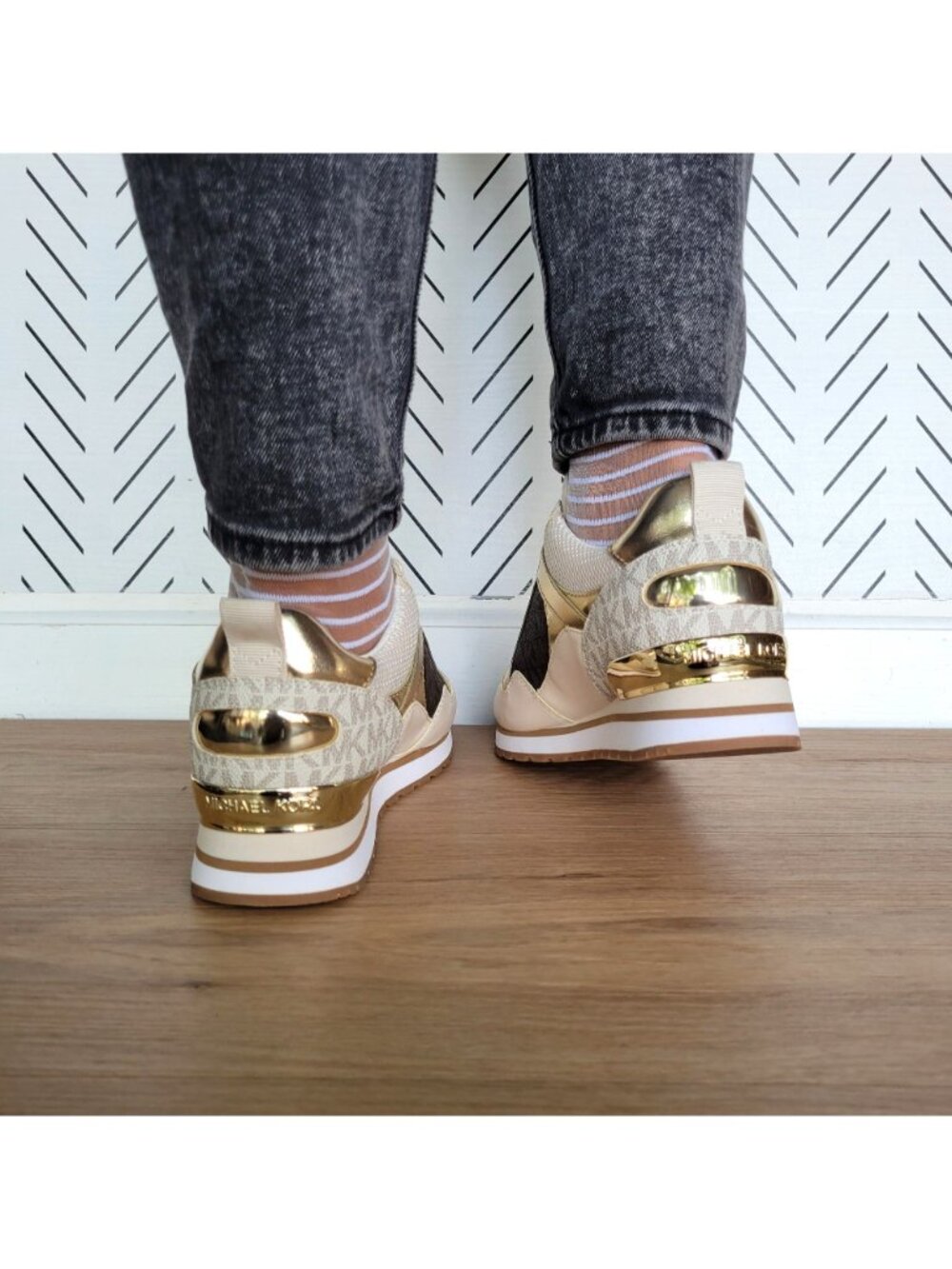 ❤️MK WILMA Women's Trainer Sneaker 9 Monogram Gold Brown Casual Lifestyle Shoes - Picture 7 of 12